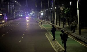 Jalan kosong bebas kendaraan saat berlangsungnya Crowd Free Night di kawasan Jalan Sudirman - Thamrin, Jakarta, Jumat 31 Desember 2021. (Foto: BeritaSatuPhoto/Joanito De Saojoao)