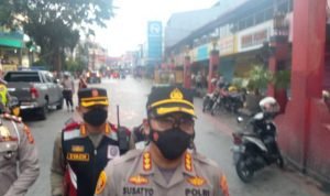 Kapolresta Bogor Kota Kombes Susatyo Purnomo Condro saat melakukan pengamanan Cap Go Meh di Jalan Suryakencana, Selasa, 15 Februari 2022. (Foto: Beritasatu.com/ Vento Saudale)